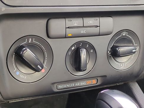 Used 2014 Volkswagen Jetta SE image 25