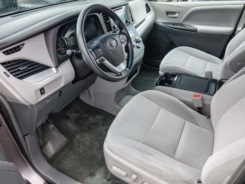 Used 2015 Toyota Sienna LE FWD image 16