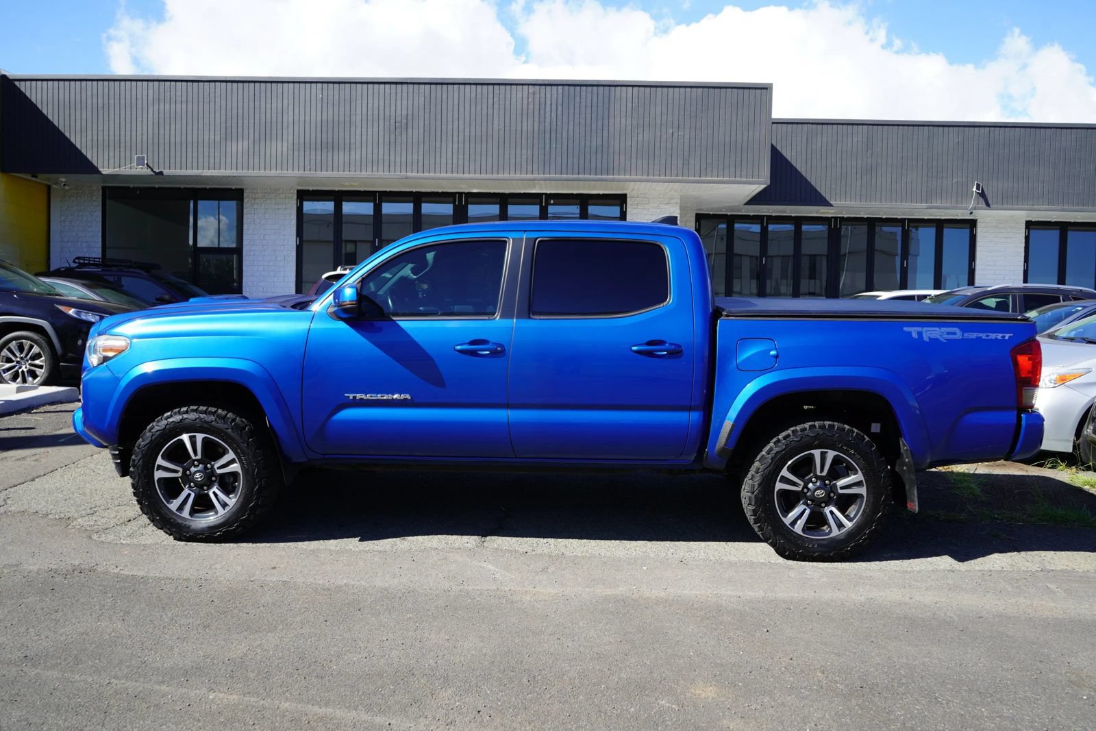 Used 2016 Toyota Tacoma TRD Off-Road RWD image 2