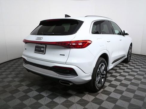 Certified 2025 Audi Q5 Premium w/ Convenience Package image 3