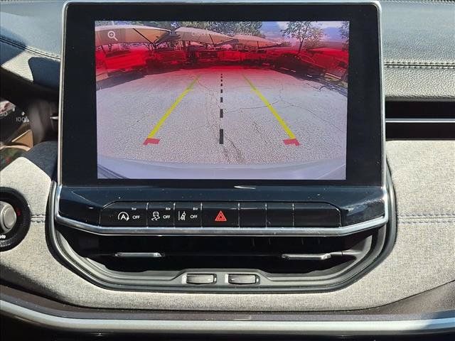 Used 2024 Jeep Compass Latitude AWD/4WD image 13