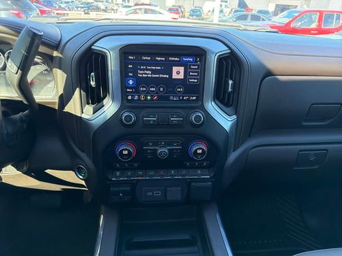 Used 2022 Chevrolet Silverado 2500 LTZ w/ LTZ Plus Package image 19