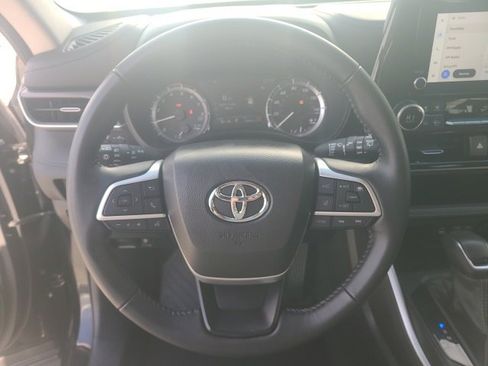Used 2024 Toyota Highlander LE image 19