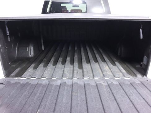 Used 2020 GMC Sierra 1500 4x4 Crew Cab w/ Sierra Value Package image 31