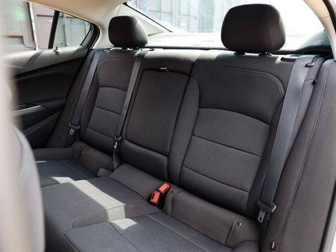 Used 2018 Chevrolet Cruze LT w/ Convenience Package FWD image 10