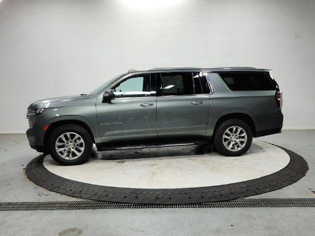 Used 2023 Chevrolet Suburban Premier RWD image 5
