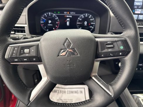 Used 2024 Mitsubishi Outlander AWD image 27