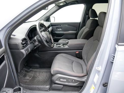 Certified 2025 Honda Pilot Sport image 8