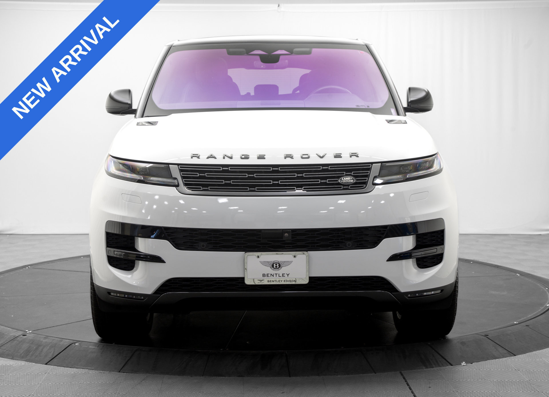 Used 2023 Land Rover Range Rover Sport SE AWD/4WD image 2
