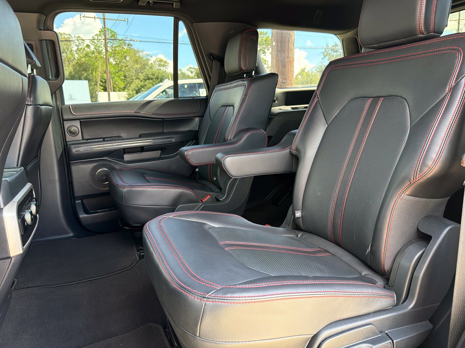 Used 2024 Ford Expedition Limited RWD image 12