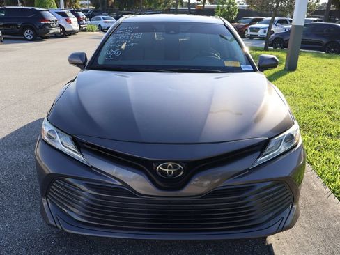 Used 2020 Toyota Camry XLE FWD image 5