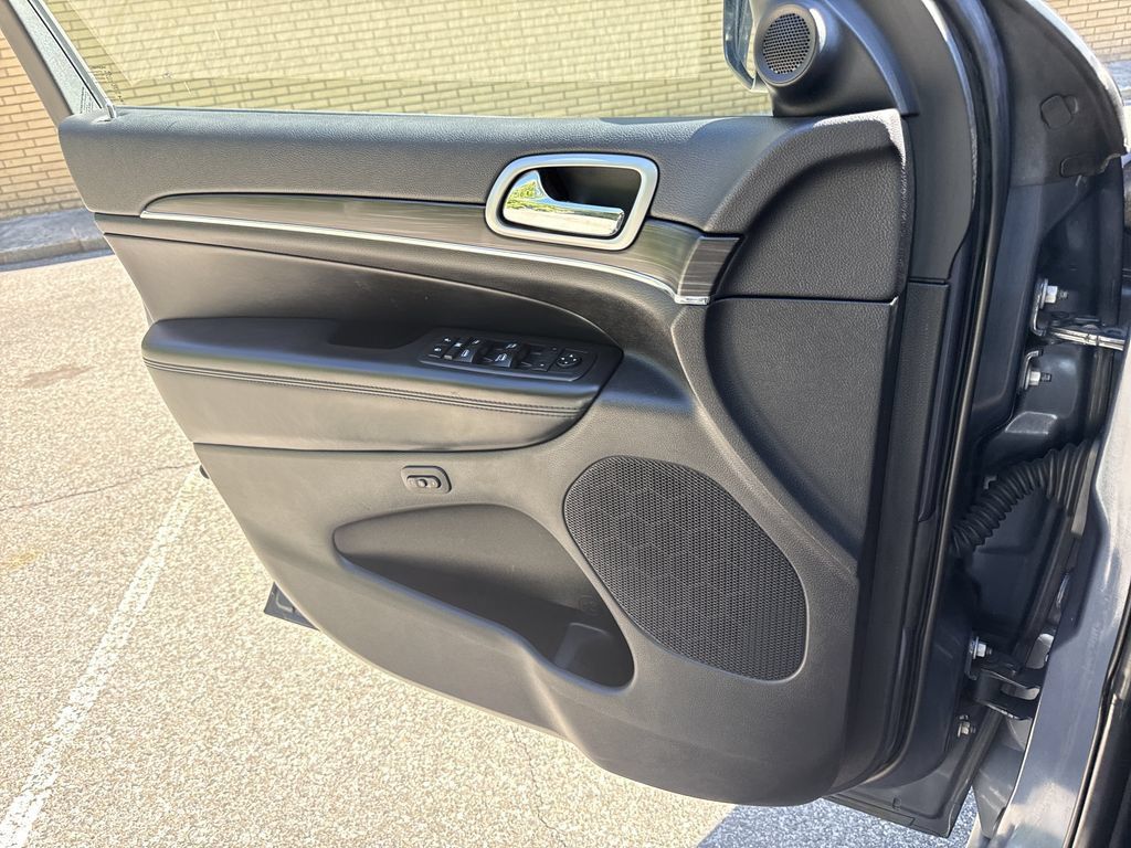 Used 2019 Jeep Grand Cherokee Limited w/ Luxury Group II AWD/4WD image 26