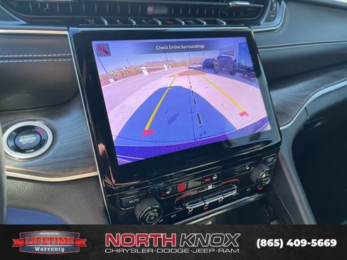 Used 2025 Jeep Grand Cherokee Limited image 10