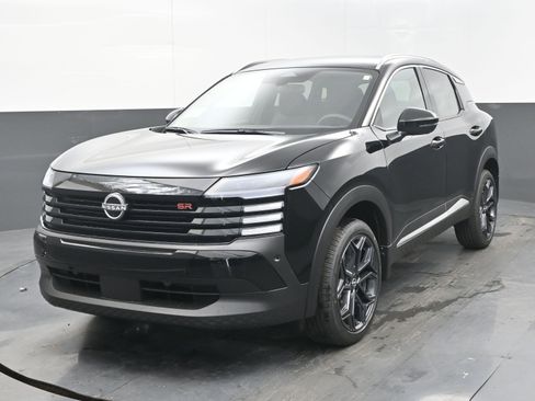 New 2025 Nissan Kicks SR image 3