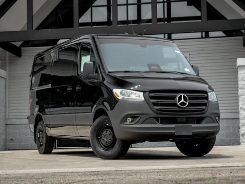 Used 2025 Mercedes-Benz Sprinter 2500 image 1