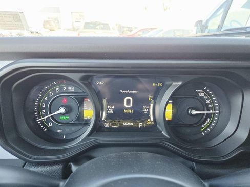 Used 2025 Jeep Wrangler Unlimited Sahara w/ Safety Group AWD/4WD image 22