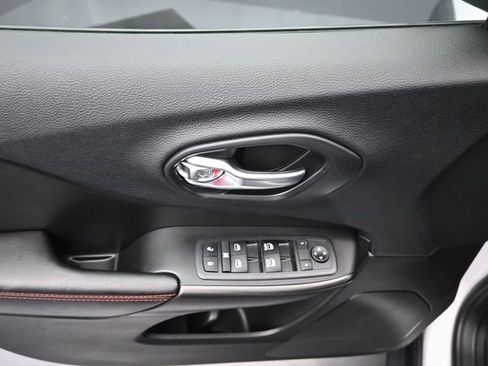 Used 2019 Jeep Cherokee Trailhawk w/ Cold Weather Group image 23