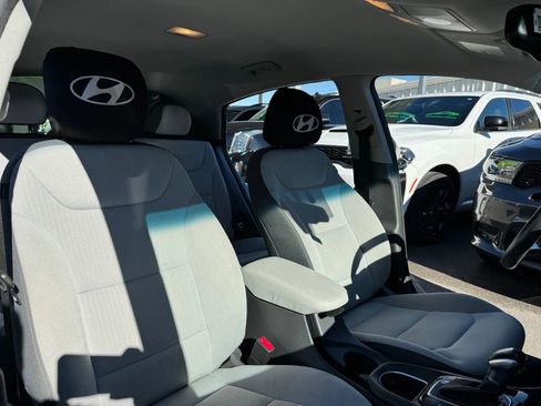 Used 2022 Hyundai Ioniq SE image 17