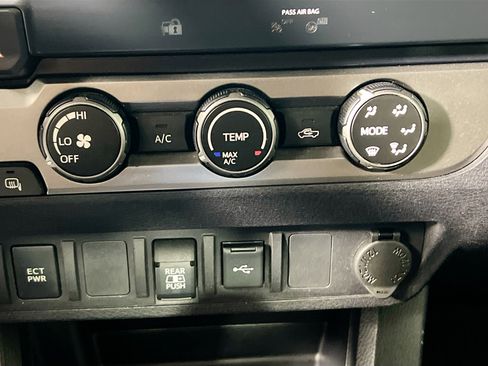 Used 2020 Toyota Tacoma SR5 image 26