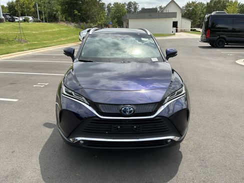 Used 2023 Toyota Venza Limited AWD/4WD image 3