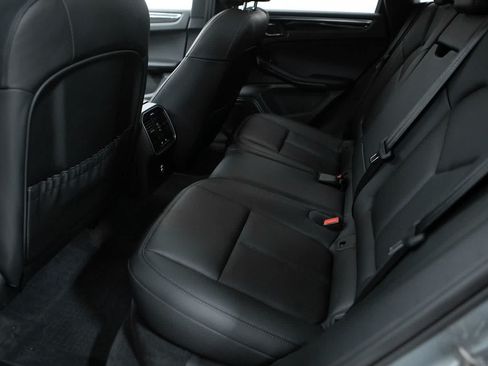 Certified 2026 Porsche Macan AWD/4WD image 34