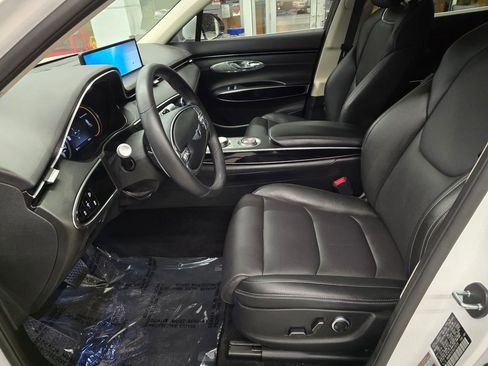 Used 2025 Genesis GV70 2.5T image 16