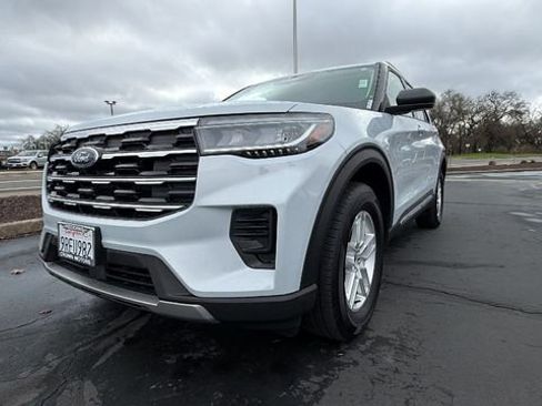 Used 2025 Ford Explorer Active image 9