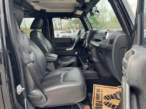 Used 2015 Jeep Wrangler Unlimited Sahara w/ Katzkin Premium Leather Group image 19