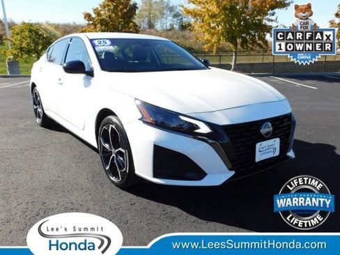 Used 2025 Nissan Altima 2.5 SR image 1