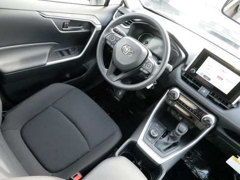 Certified 2025 Toyota RAV4 LE image 9