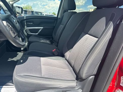 Used 2022 Nissan Titan SV image 6