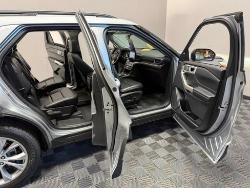 Used 2023 Ford Explorer XLT w/ Equipment Group 202A AWD/4WD image 24