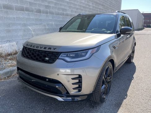 Used 2024 Land Rover Discovery Dynamic SE AWD/4WD image 8