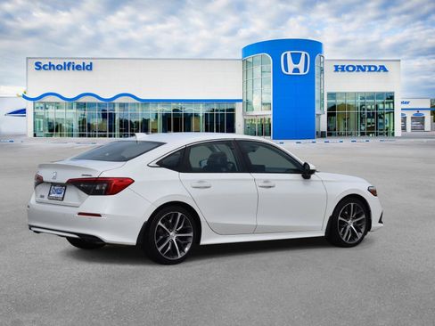 Used 2024 Honda Civic Touring image 3