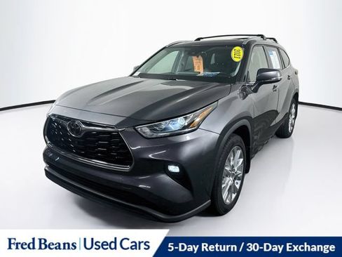 Used 2021 Toyota Highlander Limited AWD/4WD image 3