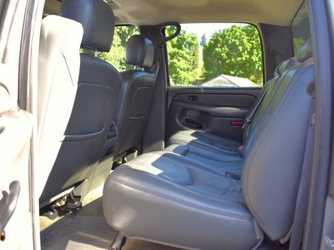Used 2007 Chevrolet Silverado 2500 LT w/ Heavy-Duty Power Package AWD/4WD image 27
