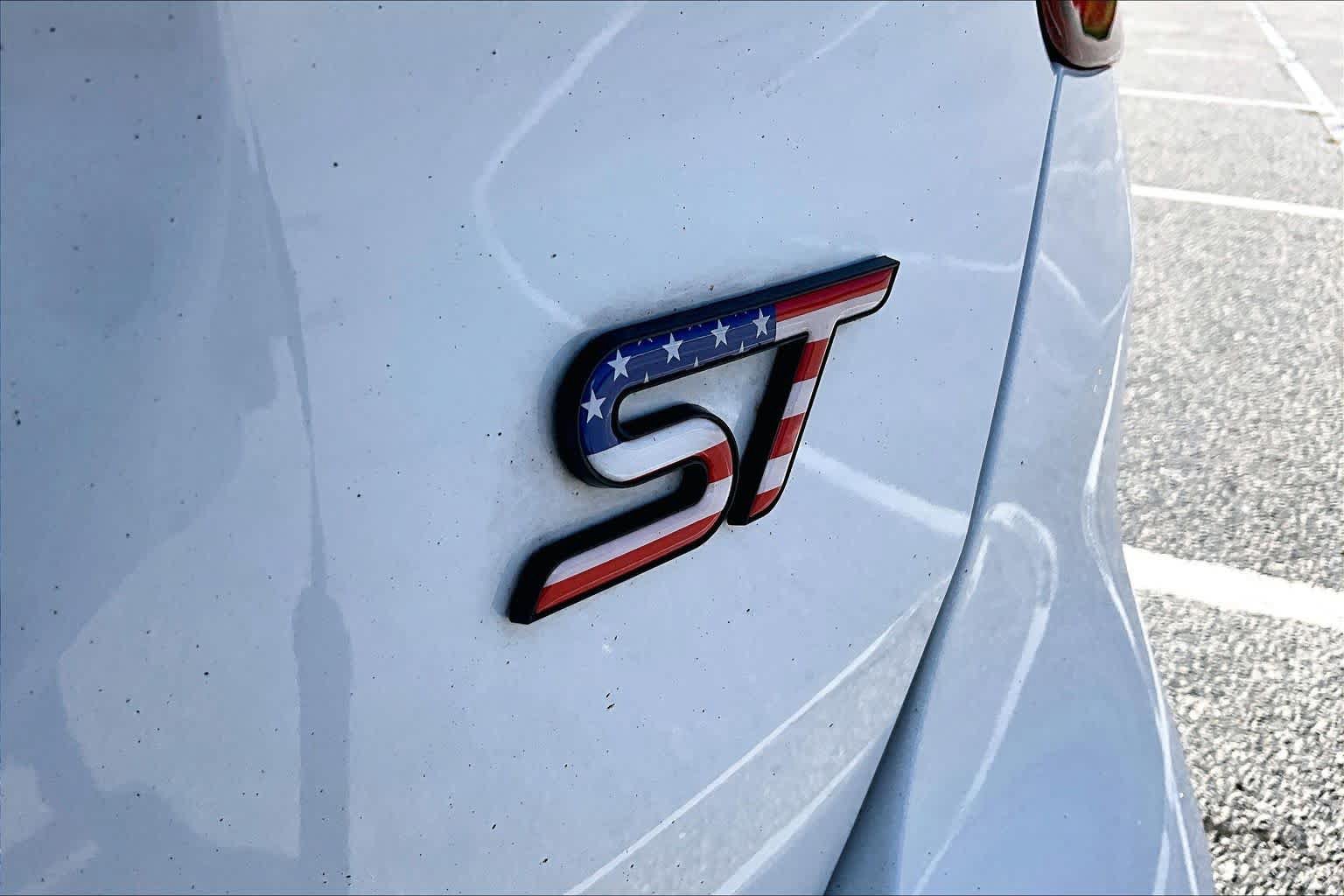 Used 2017 Ford Focus ST w/ Equipment Group 401A FWD image 31
