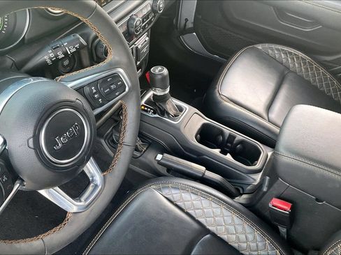 Used 2023 Jeep Wrangler Unlimited Sahara AWD/4WD image 17