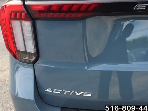 Used 2025 Ford Explorer Active image 35