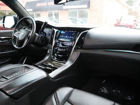 Used 2017 Cadillac Escalade Platinum AWD/4WD image 11
