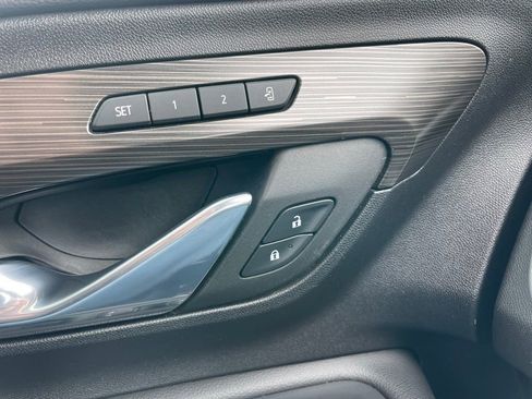 Used 2023 GMC Terrain SLT image 24