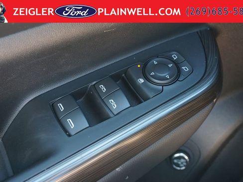 Used 2023 GMC Acadia SLT w/ LPO, Floor Liner Package AWD/4WD image 30