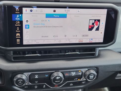 Used 2025 Jeep Gladiator Sport AWD/4WD image 18
