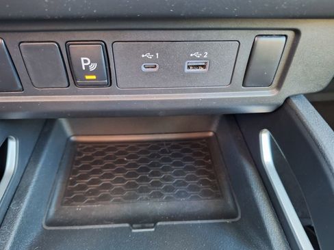 Used 2025 Nissan Frontier SV image 16