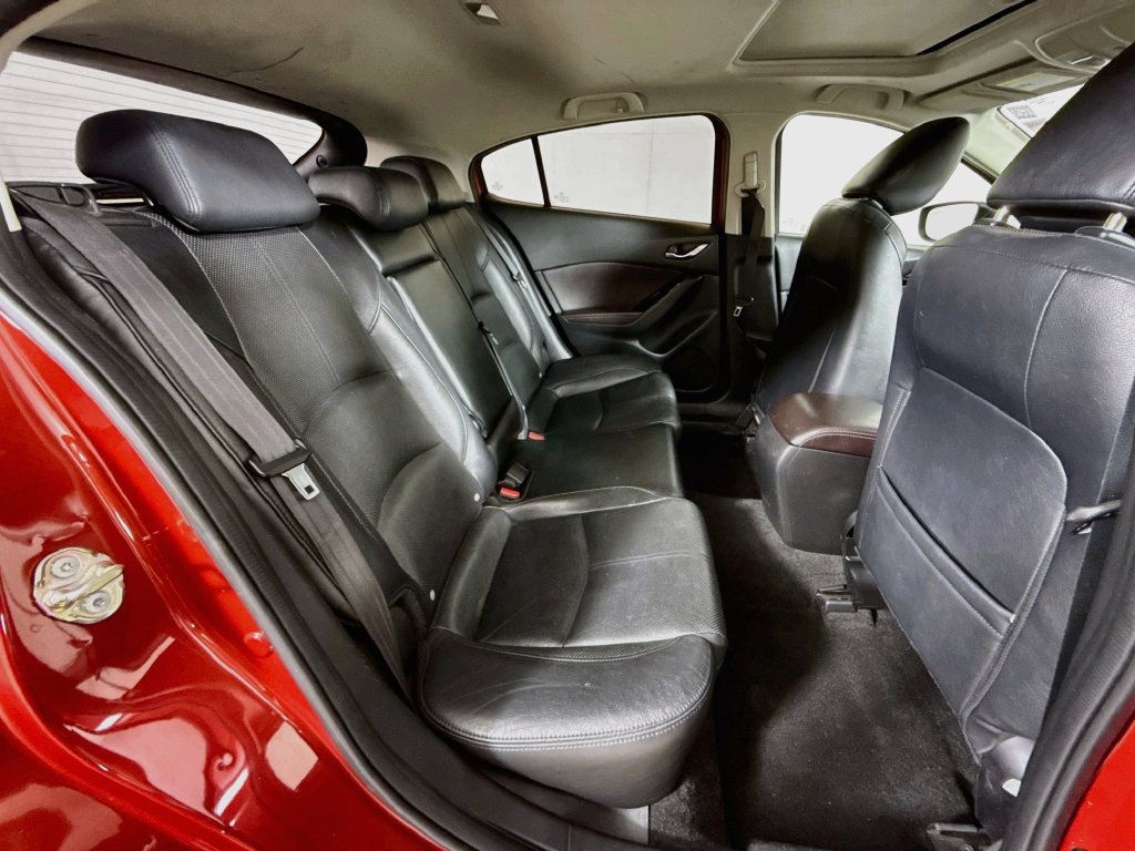 Used 2017 MAZDA MAZDA3 Grand Touring w/ Premium Equipment Package FWD image 31