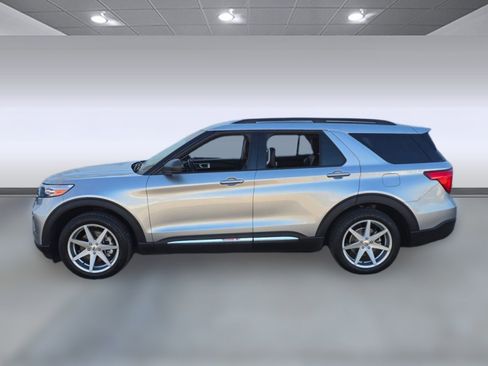 Used 2020 Ford Explorer XLT w/ Equipment Group 202A image 2