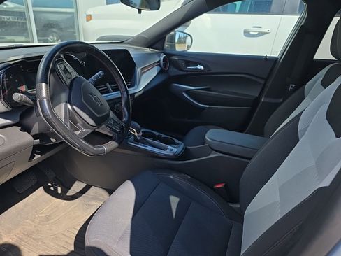 Used 2024 Chevrolet Trax RS image 9