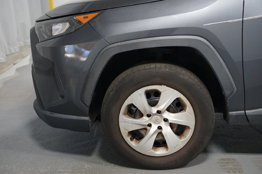 Used 2021 Toyota RAV4 LE FWD image 5