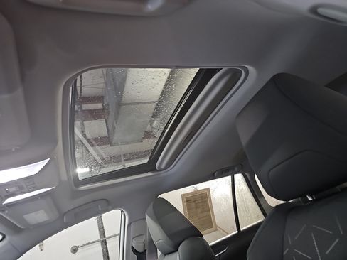 Used 2021 Toyota RAV4 XLE w/ Convenience Package FWD image 29