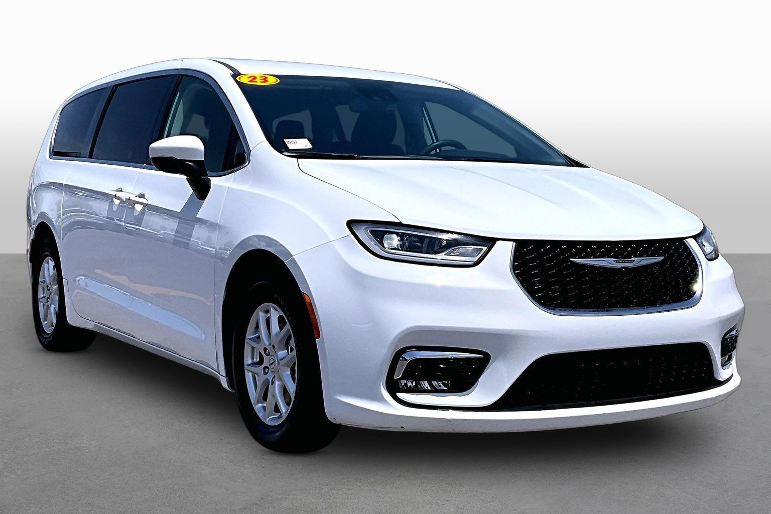 Used 2023 Chrysler Pacifica Touring-L FWD image 10